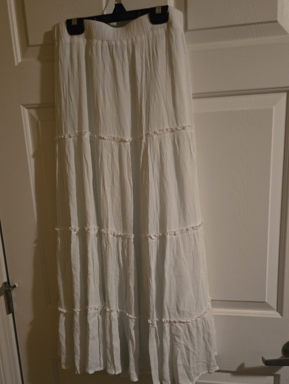 Princess Polly White Tiered Midi Skirt. Size 6